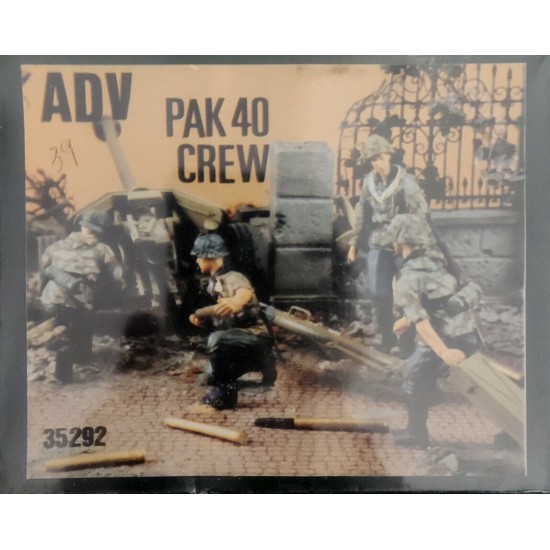 PAK40 crew